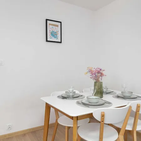 Cozy With Balcony Near The Forest In By Renters Lejlighed
